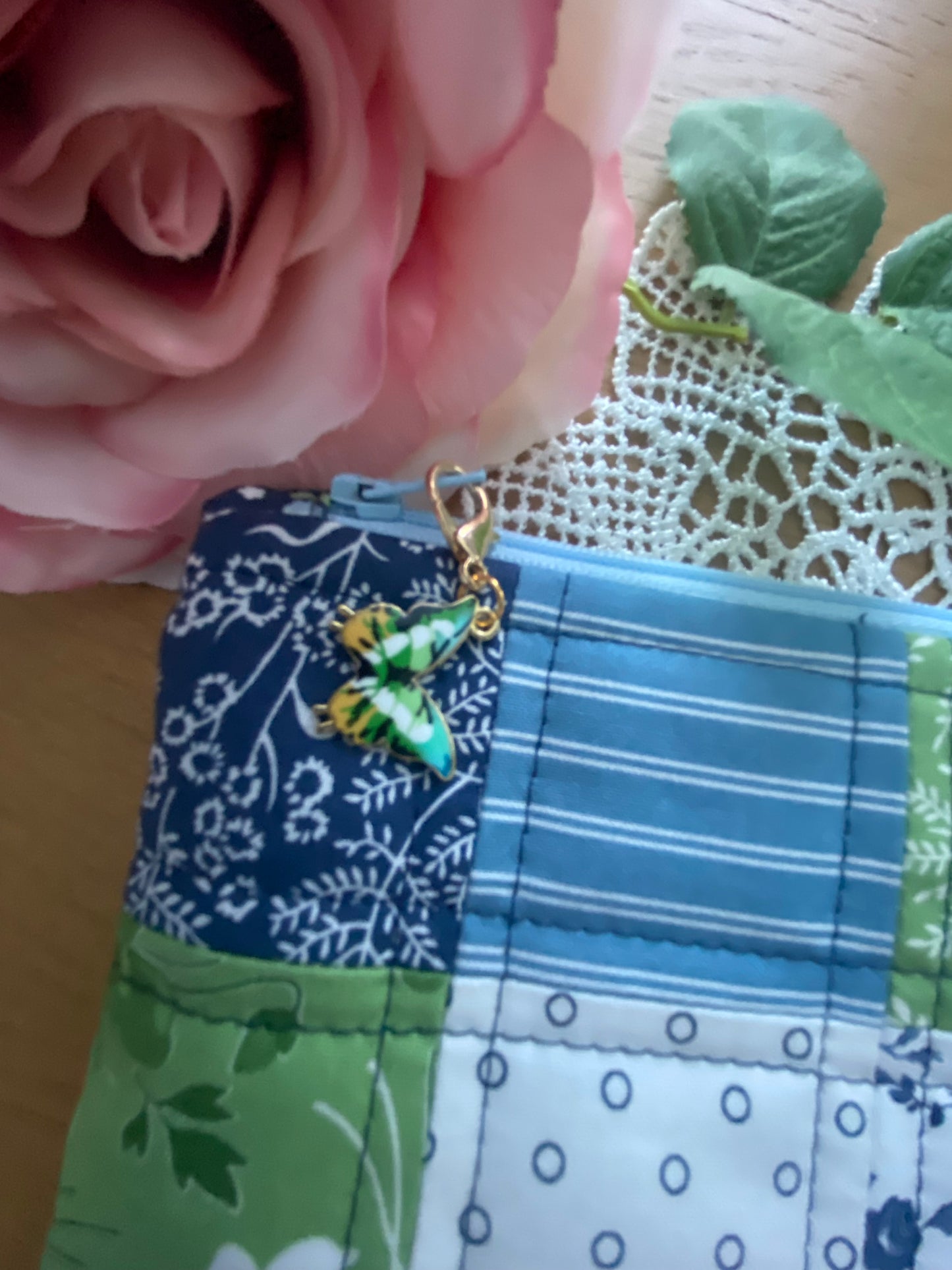 Zipper bag blue/white quilted patchwork