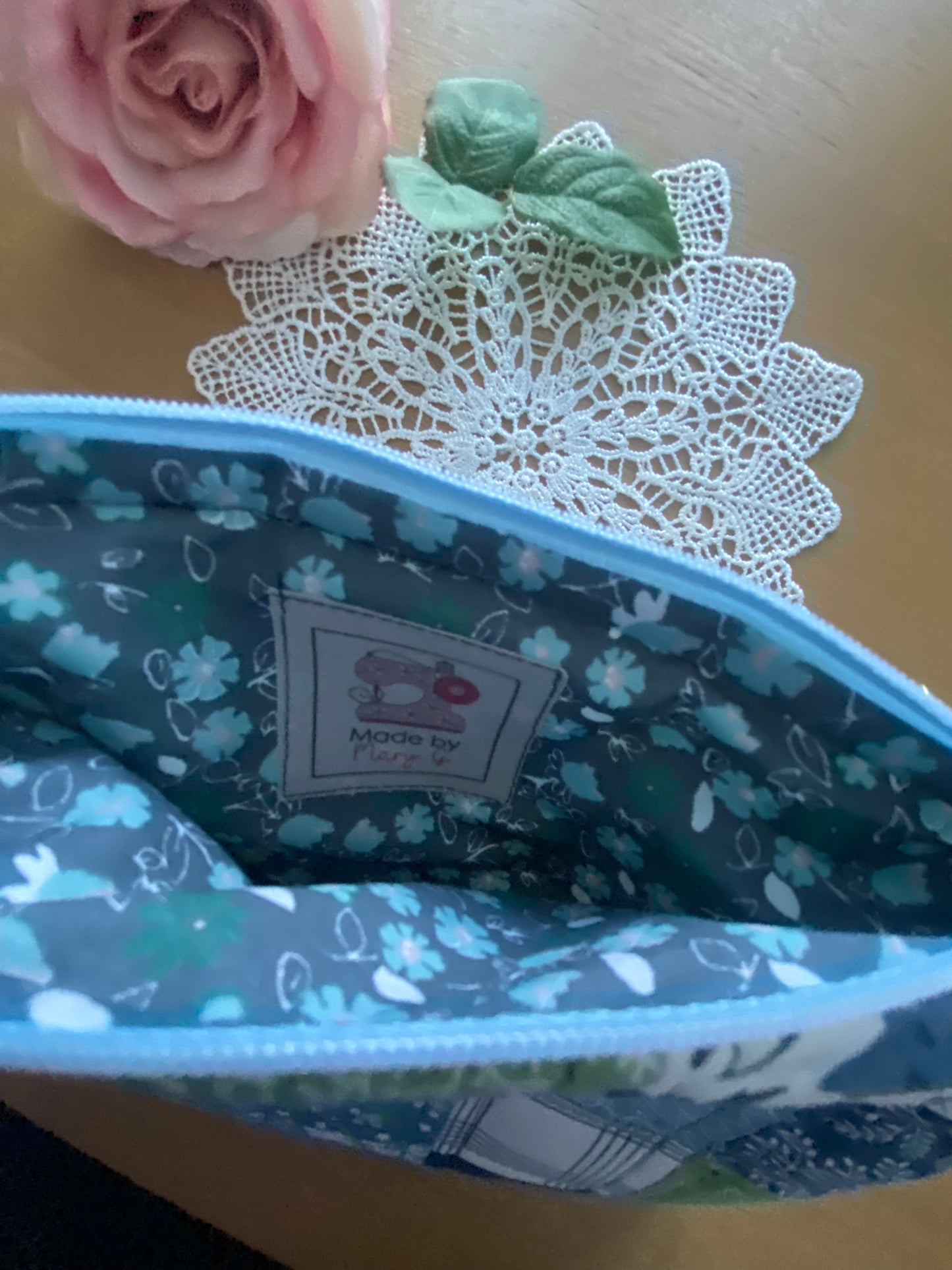 Zipper bag blue/white quilted patchwork